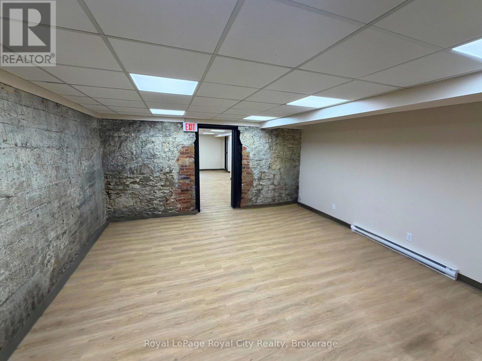 












108 (OFFICE 9) - 21 SURREY STREET W

,
Guelph (Downtown),




Ontario
N1H3R3

