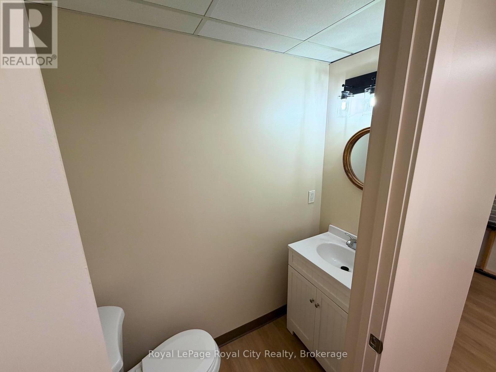 












108 (OFFICE 9) - 21 SURREY STREET W

,
Guelph (Downtown),




Ontario
N1H3R3

