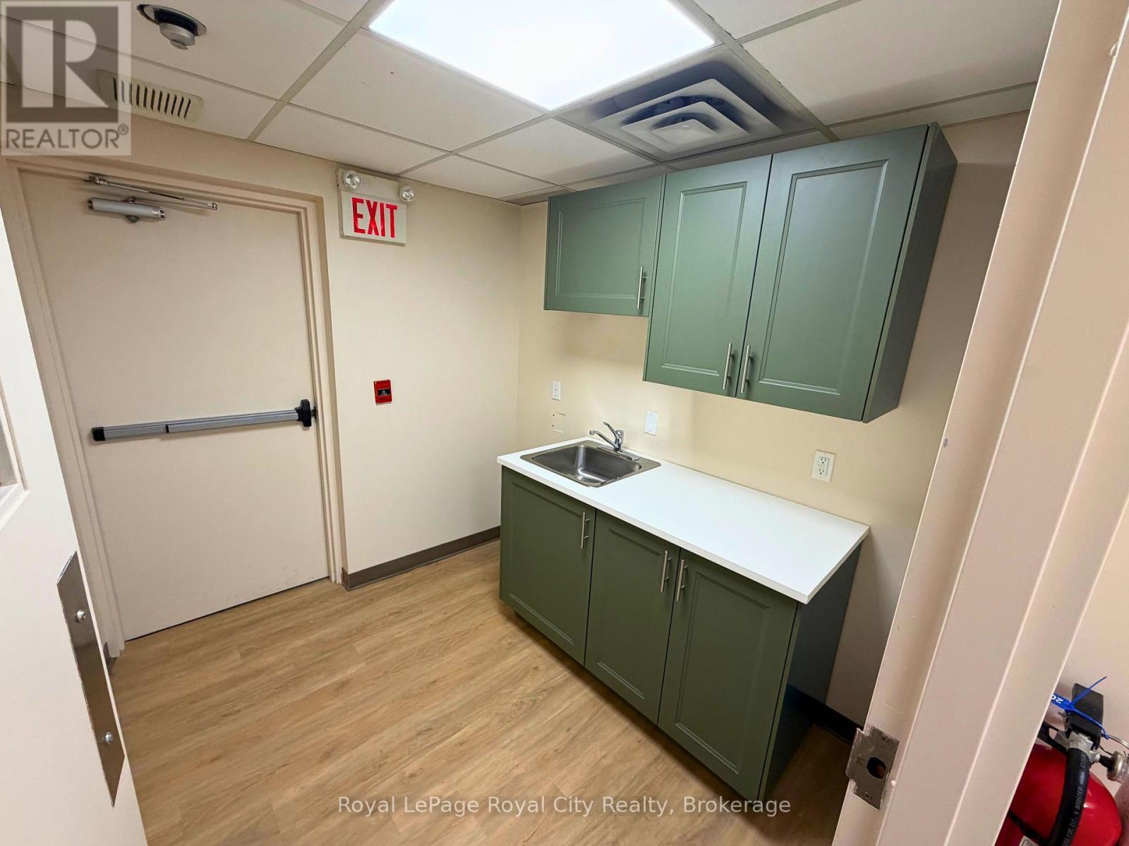












108 (OFFICE 9) - 21 SURREY STREET W

,
Guelph (Downtown),




Ontario
N1H3R3

