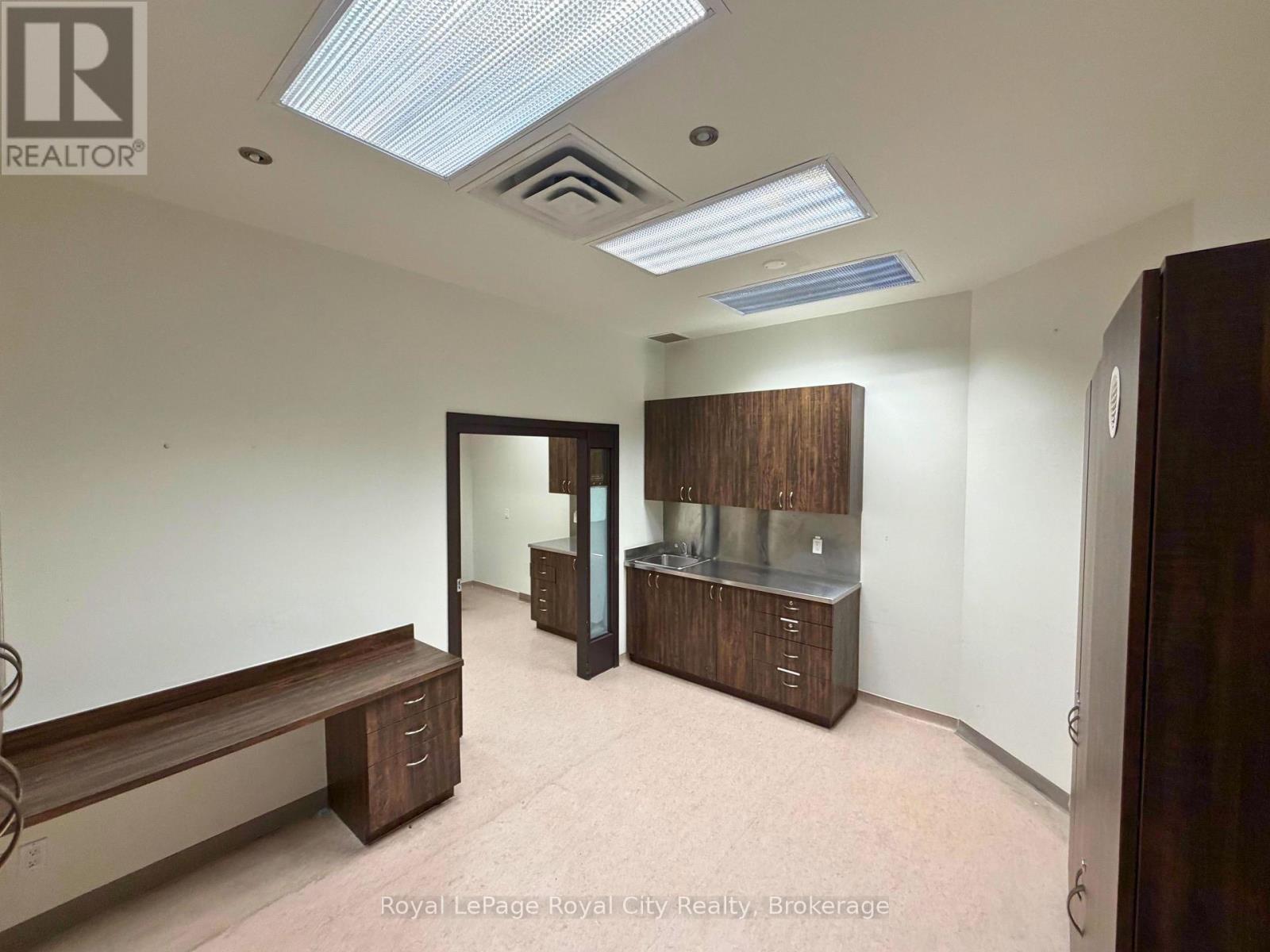 












105B - 21 SURREY STREET W

,
Guelph (Downtown),




Ontario
N1H3R3

