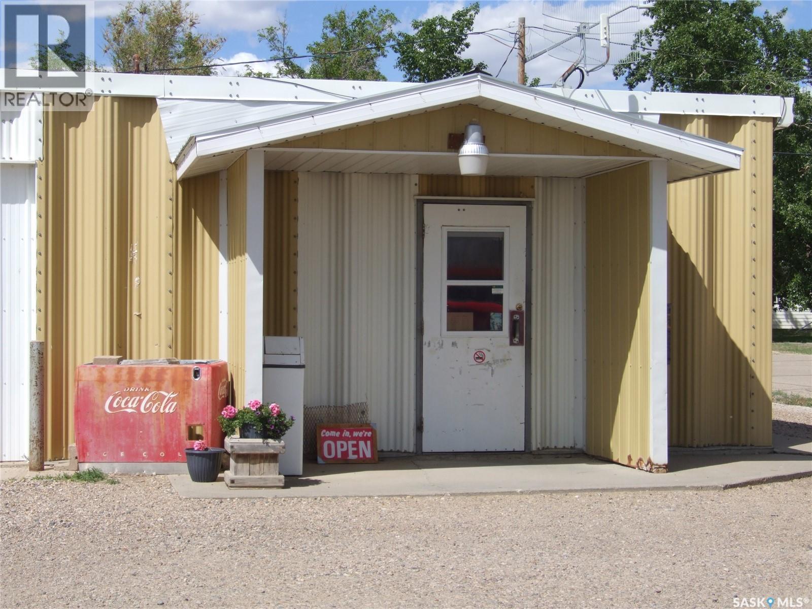 












200 Railway AVENUE

,
Fox Valley,




Saskatchewan
S0N0V0

