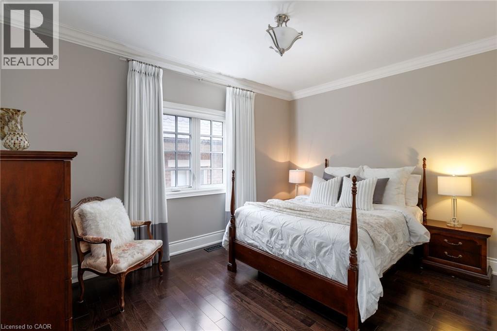 












68 ANNSLEYWOOD Court

,
Kleinburg,




Ontario
L4H4G6


