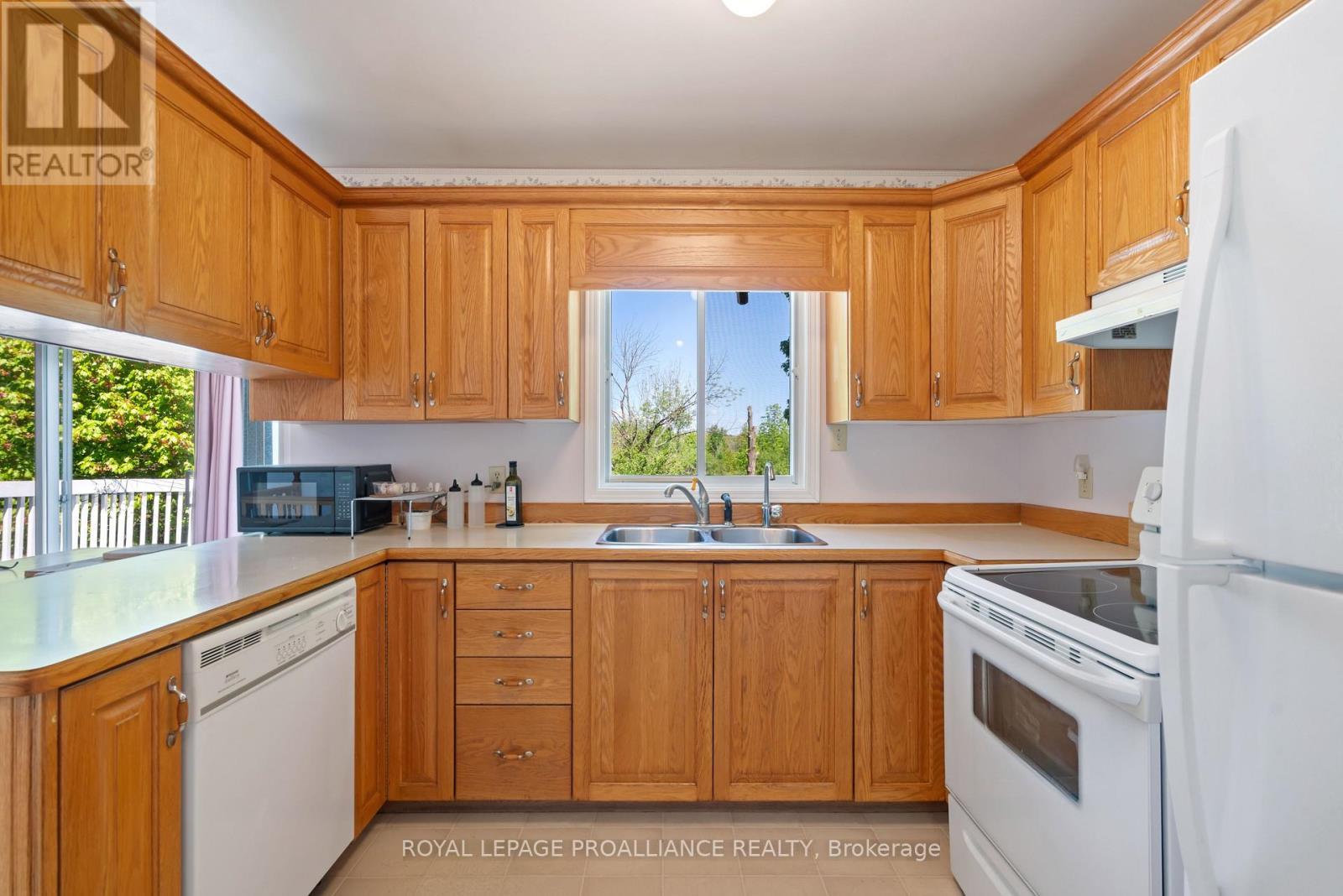 












706 KITLEY 3 LINE

,
Elizabethtown-Kitley,




Ontario
K0G1G0

