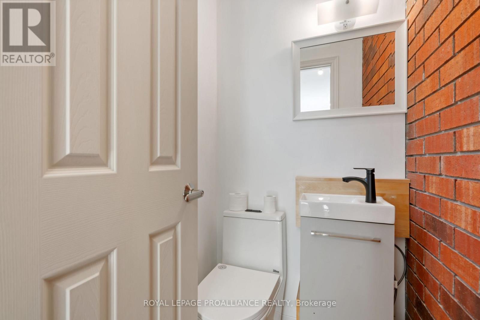 












706 KITLEY 3 LINE

,
Elizabethtown-Kitley,




Ontario
K0G1G0

