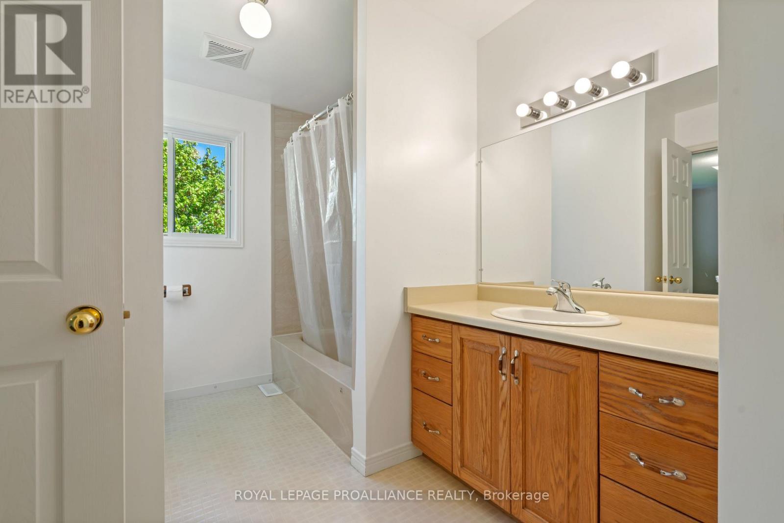 












706 KITLEY 3 LINE

,
Elizabethtown-Kitley,




Ontario
K0G1G0

