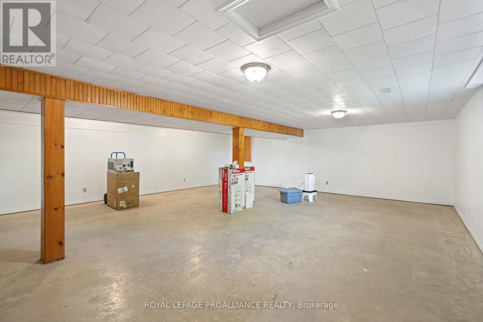 












706 KITLEY 3 LINE

,
Elizabethtown-Kitley,




Ontario
K0G1G0

