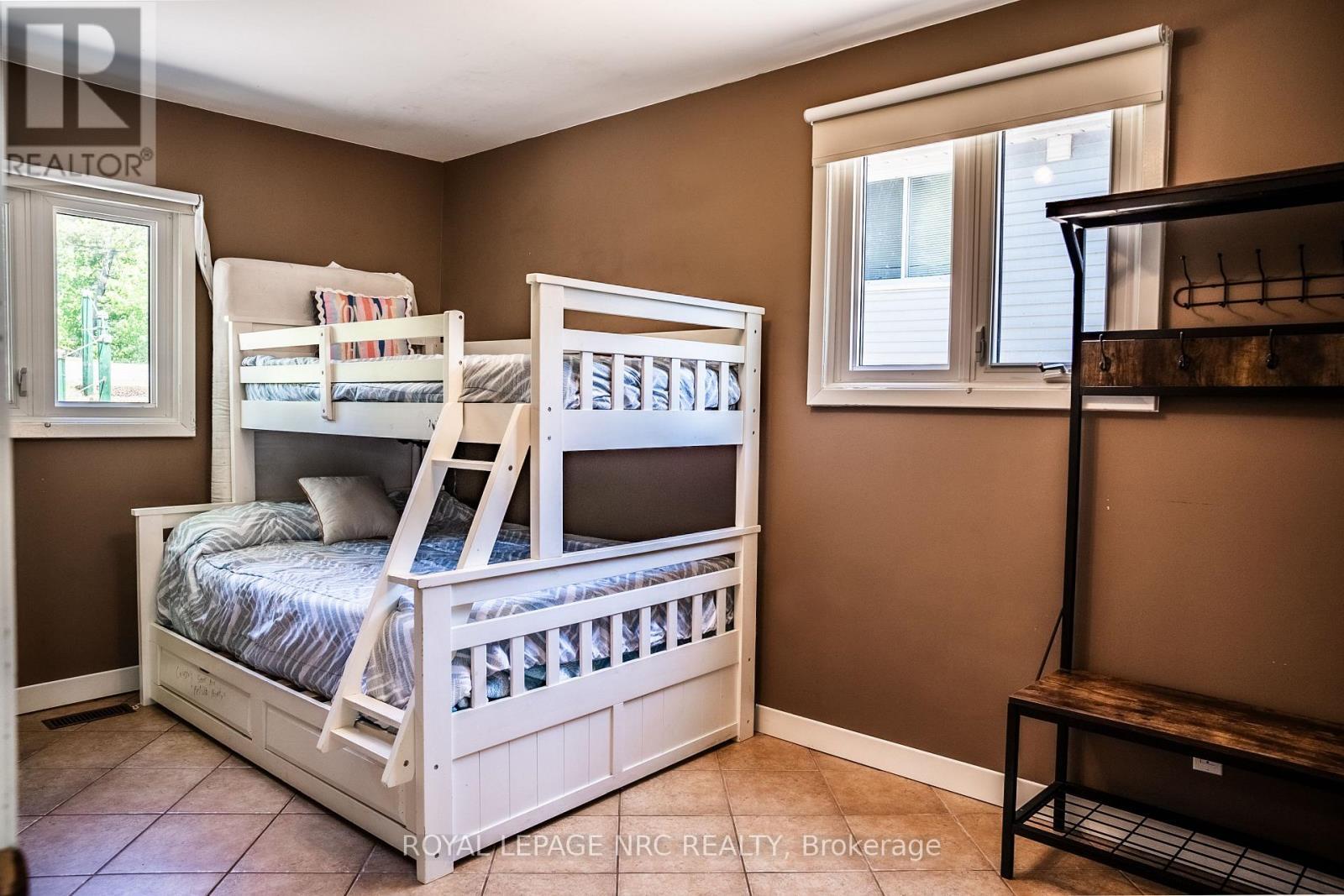 












10245 CAMELOT DRIVE

,
Wainfleet (Lakeshore),




Ontario
L3K5V4

