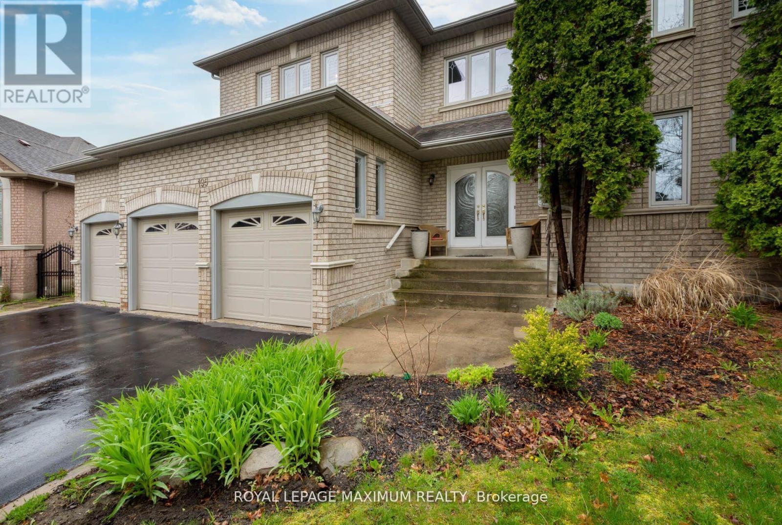 












195 GIDLEIGH PARK CRESCENT W

,
Vaughan,




Ontario
L4H1H9

