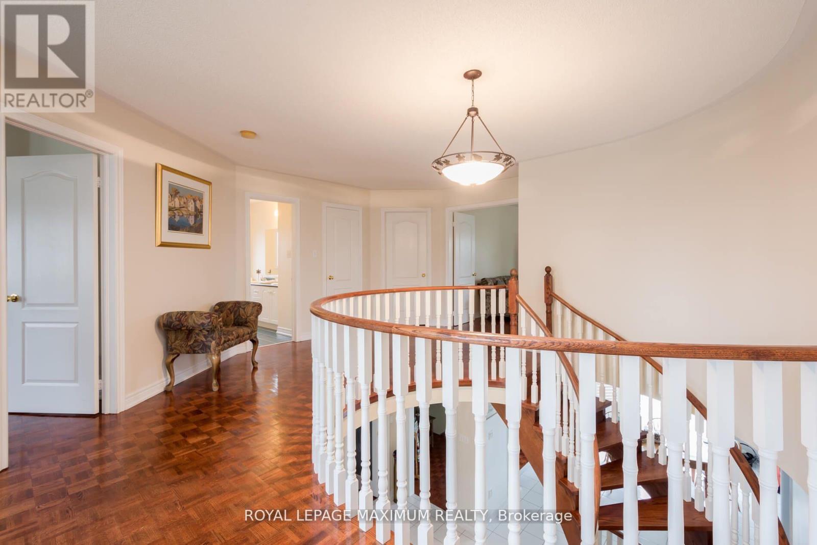 












195 GIDLEIGH PARK CRESCENT W

,
Vaughan,




Ontario
L4H1H9

