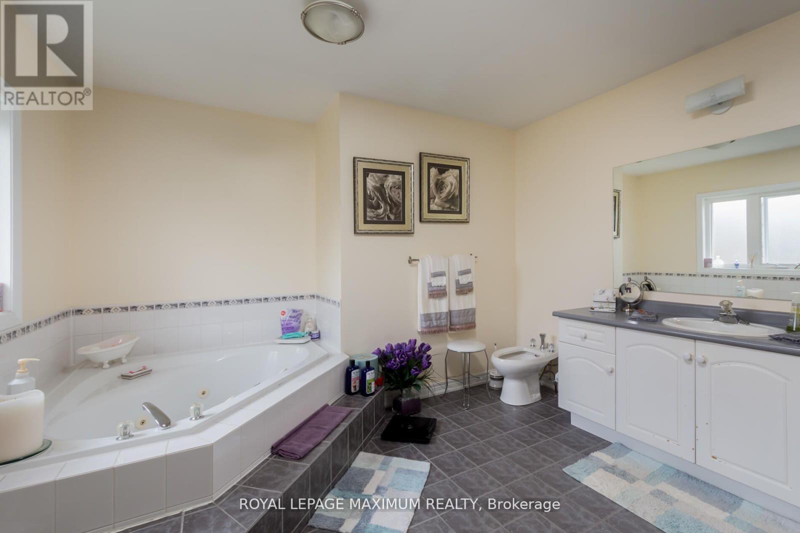 












195 GIDLEIGH PARK CRESCENT W

,
Vaughan,




Ontario
L4H1H9


