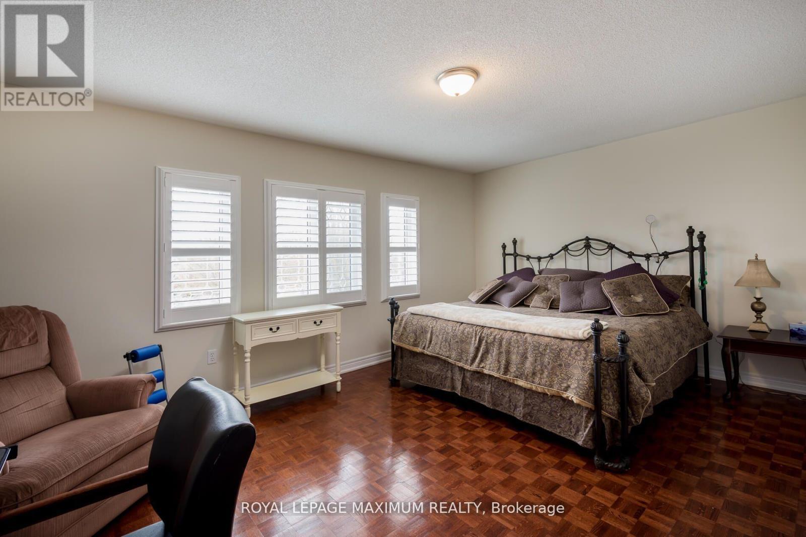 












195 GIDLEIGH PARK CRESCENT W

,
Vaughan,




Ontario
L4H1H9

