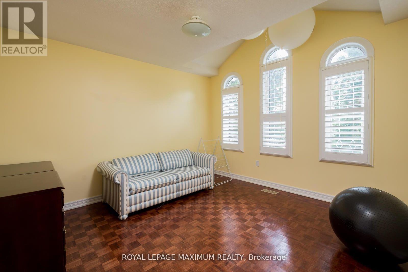 












195 GIDLEIGH PARK CRESCENT W

,
Vaughan,




Ontario
L4H1H9

