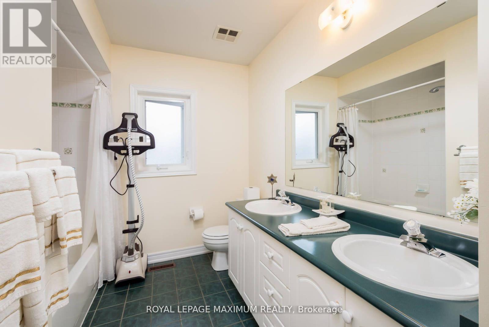 












195 GIDLEIGH PARK CRESCENT W

,
Vaughan,




Ontario
L4H1H9

