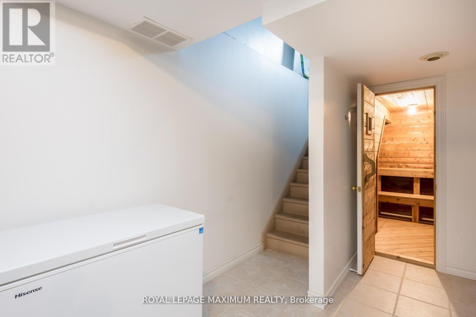 












195 GIDLEIGH PARK CRESCENT W

,
Vaughan,




Ontario
L4H1H9

