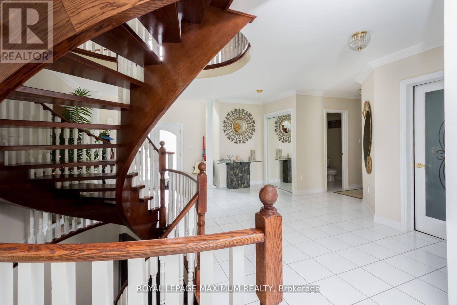 












195 GIDLEIGH PARK CRESCENT W

,
Vaughan,




Ontario
L4H1H9

