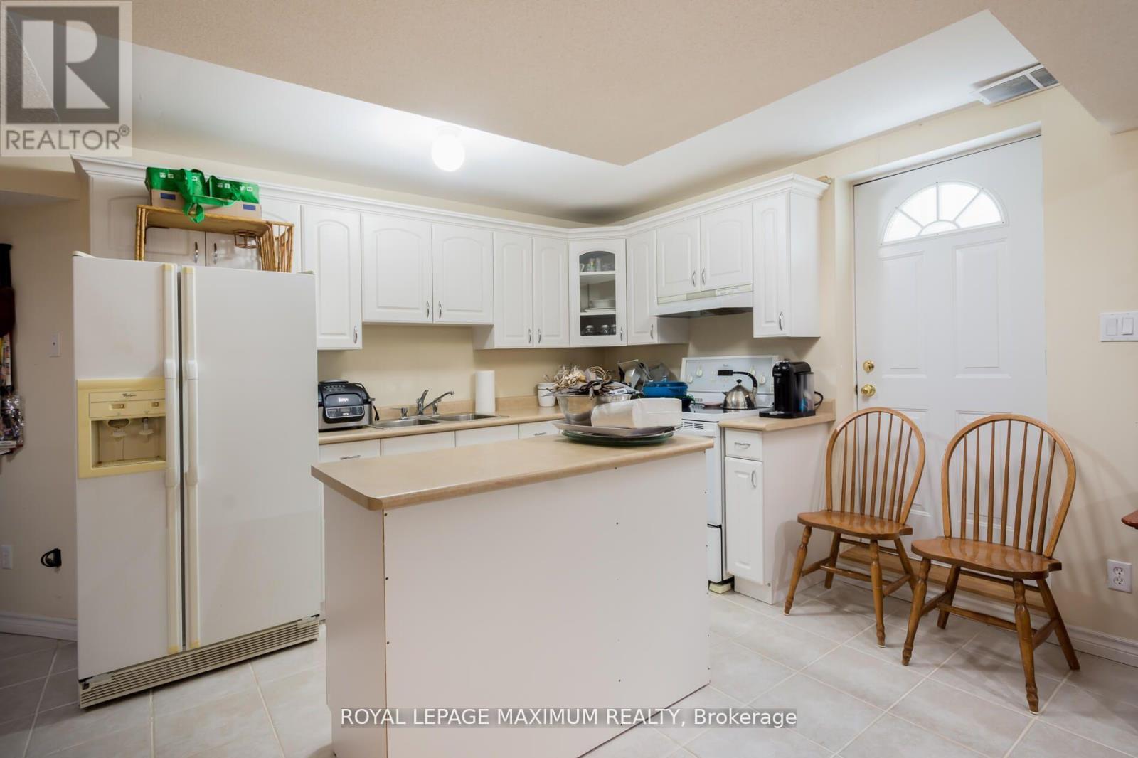 












195 GIDLEIGH PARK CRESCENT W

,
Vaughan,




Ontario
L4H1H9

