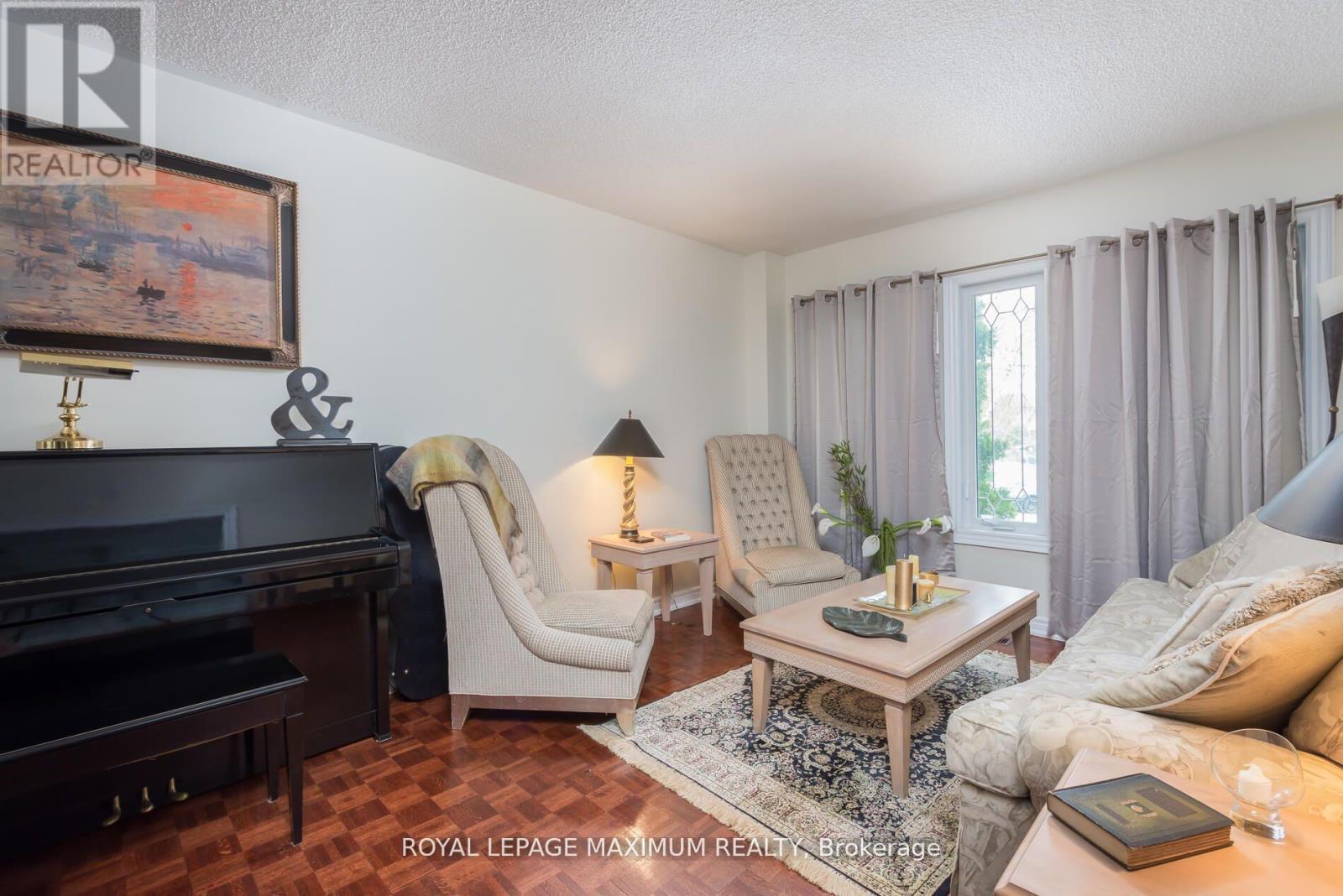 












195 GIDLEIGH PARK CRESCENT W

,
Vaughan,




Ontario
L4H1H9

