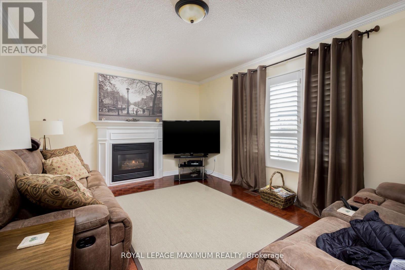 












195 GIDLEIGH PARK CRESCENT W

,
Vaughan,




Ontario
L4H1H9

