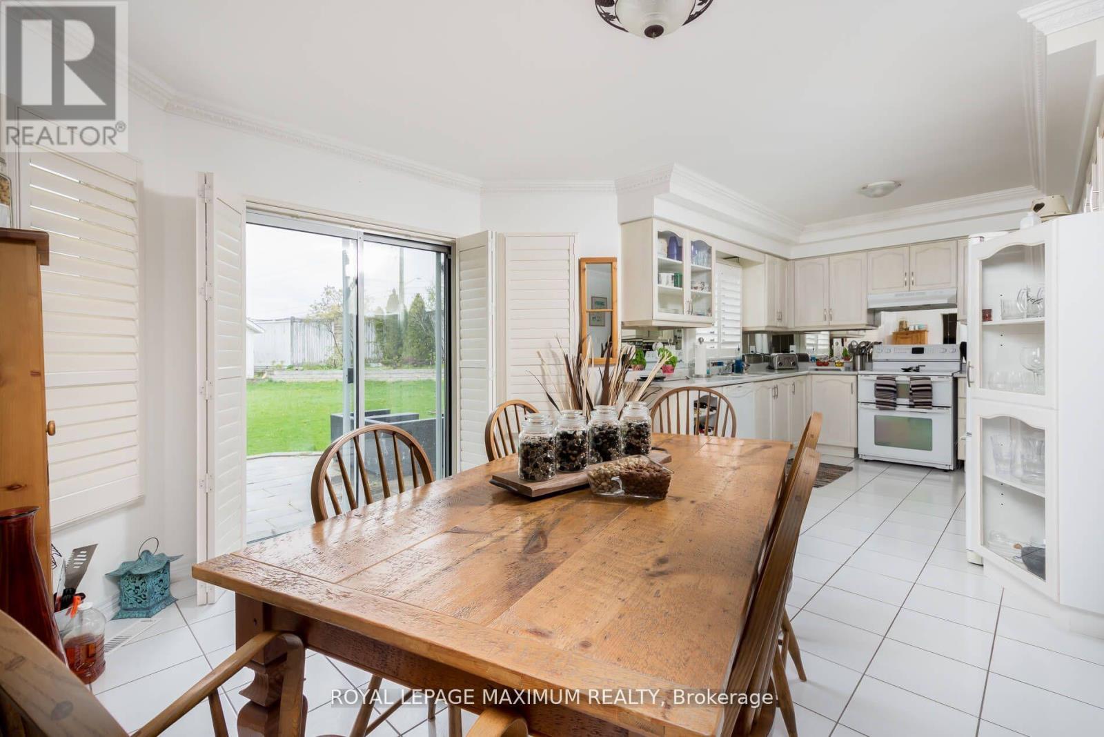 












195 GIDLEIGH PARK CRESCENT W

,
Vaughan,




Ontario
L4H1H9

