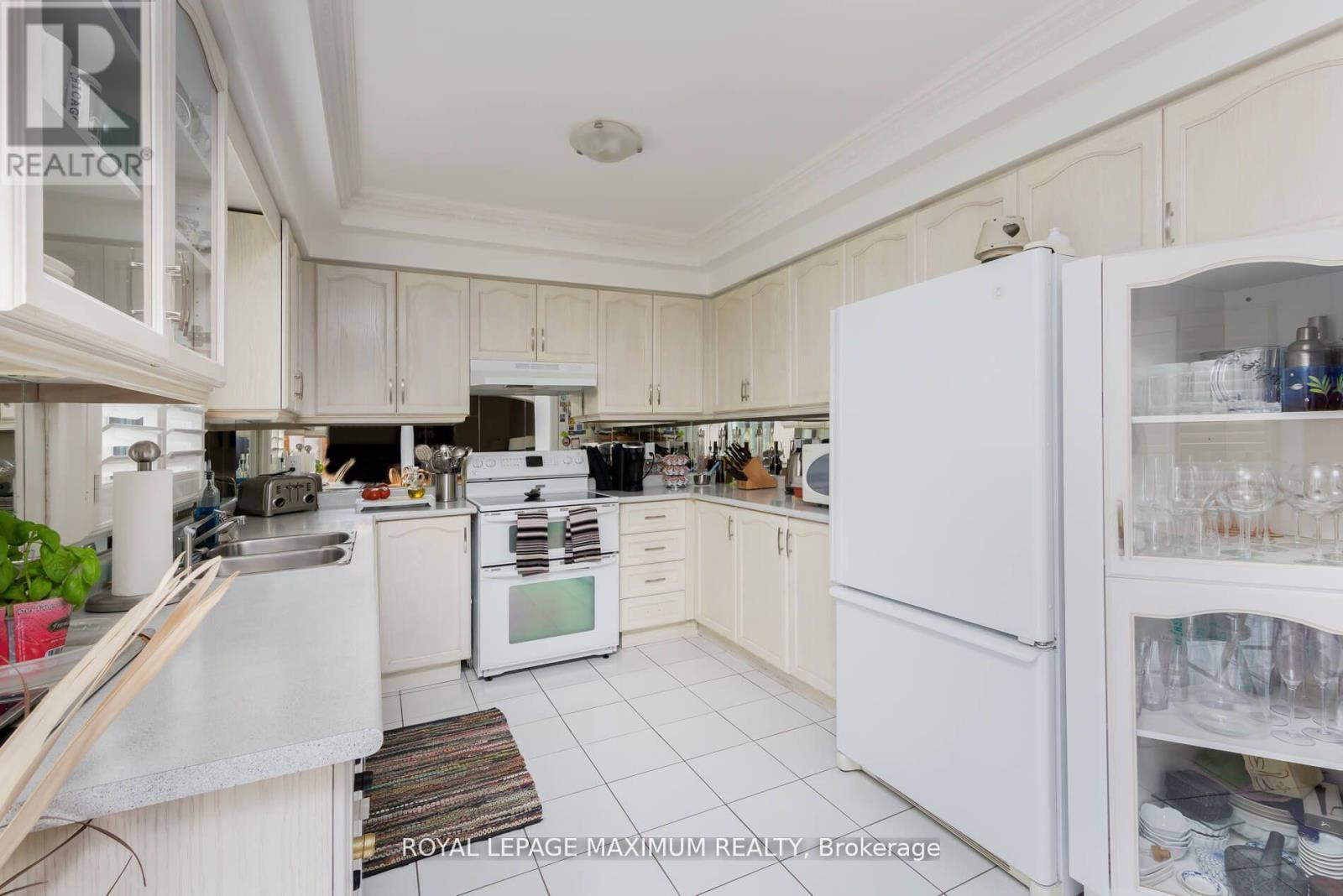 












195 GIDLEIGH PARK CRESCENT W

,
Vaughan,




Ontario
L4H1H9

