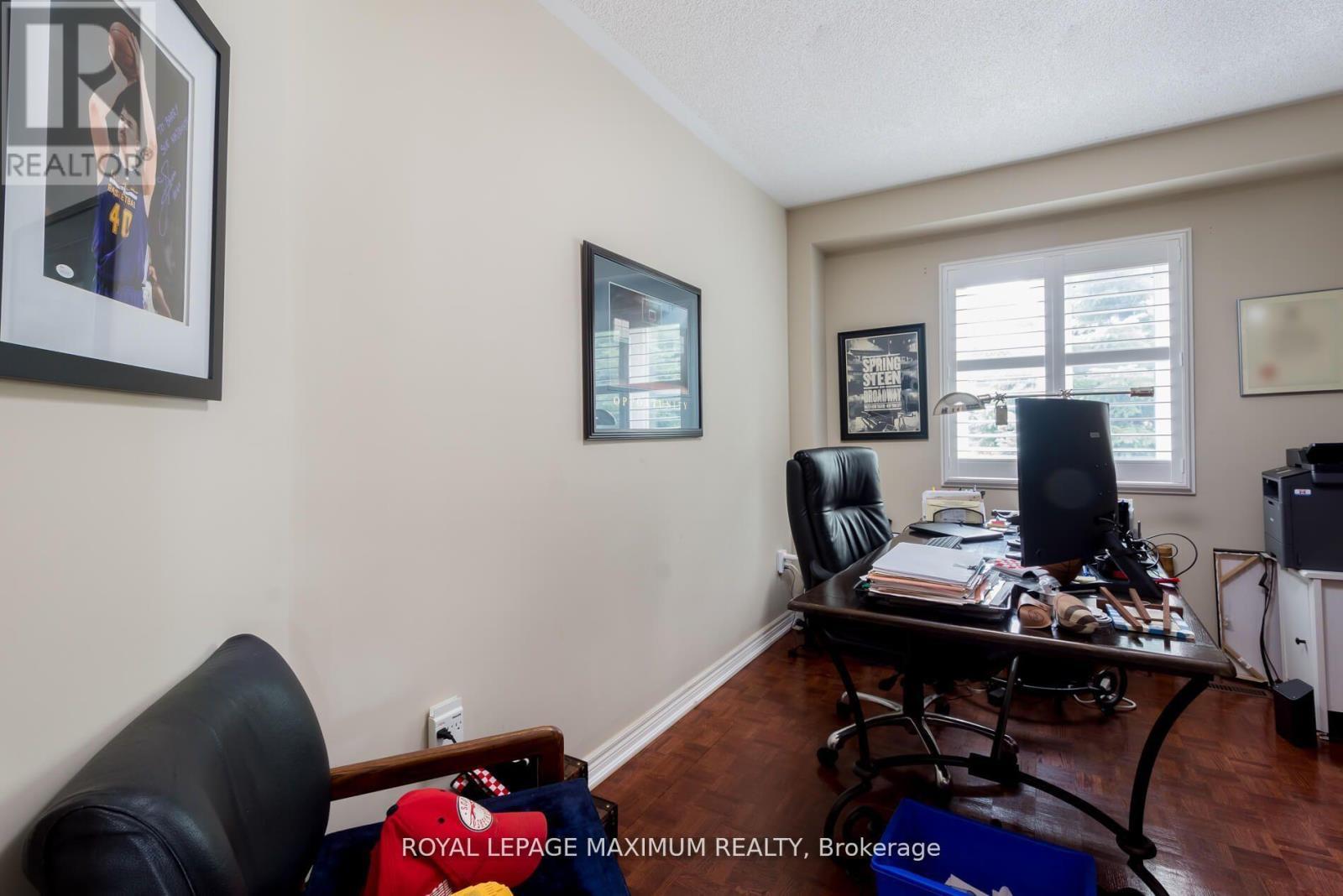 












195 GIDLEIGH PARK CRESCENT W

,
Vaughan,




Ontario
L4H1H9

