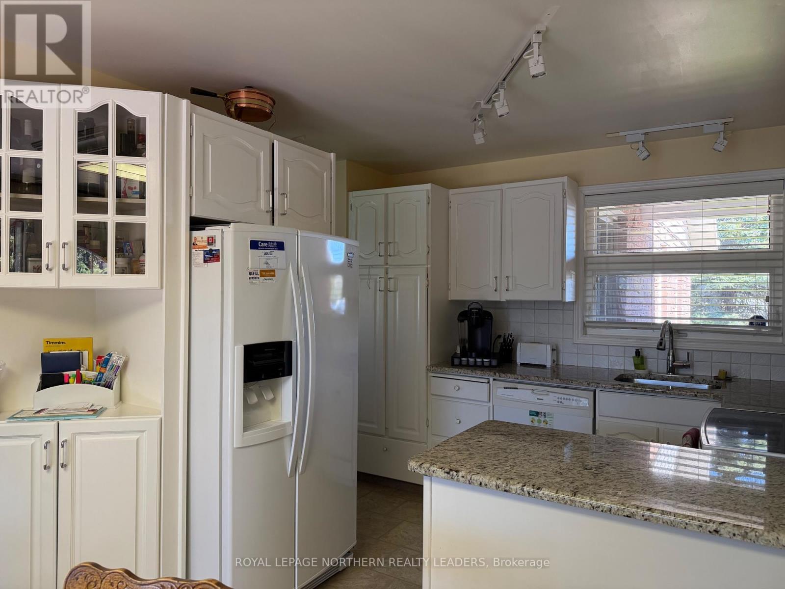 












1387 CHENIER AVENUE

,
Timmins (MTJ - Main Area),




Ontario
P4R1A8

