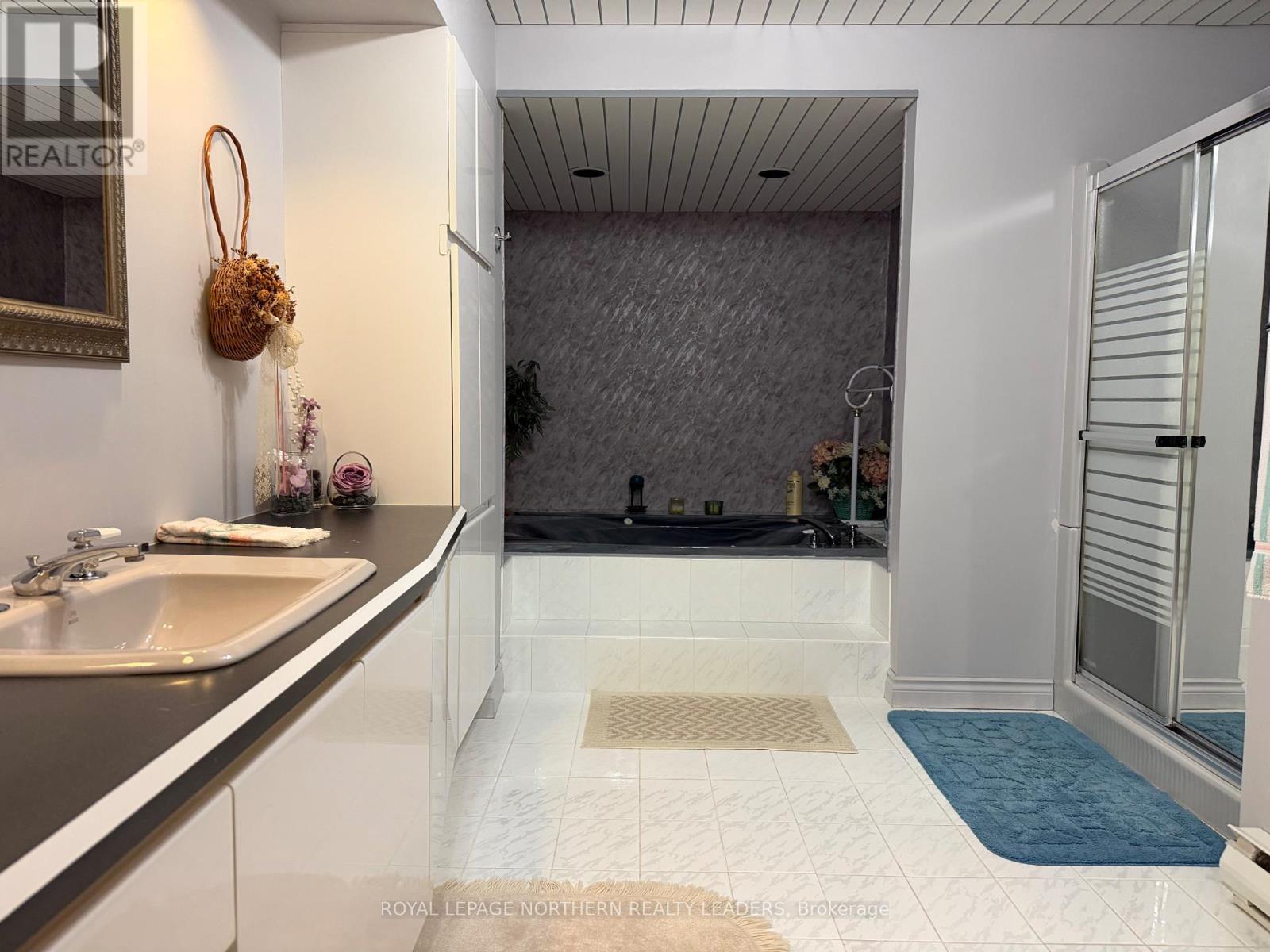












1387 CHENIER AVENUE

,
Timmins (MTJ - Main Area),




Ontario
P4R1A8

