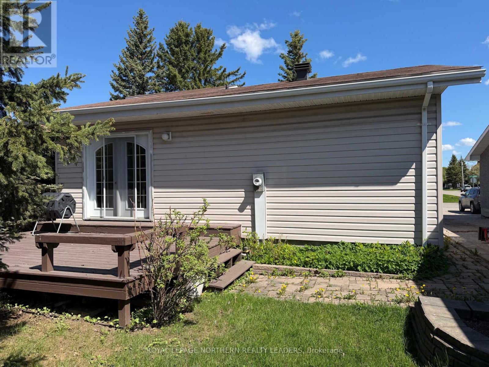 












1387 CHENIER AVENUE

,
Timmins (MTJ - Main Area),




Ontario
P4R1A8

