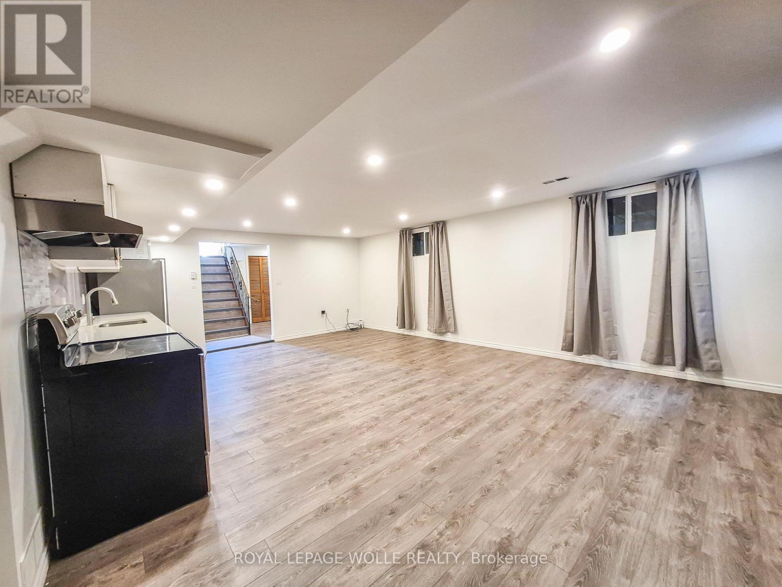












11 DUNCAIRN AVENUE

,
Kitchener,




Ontario
N2M4S5

