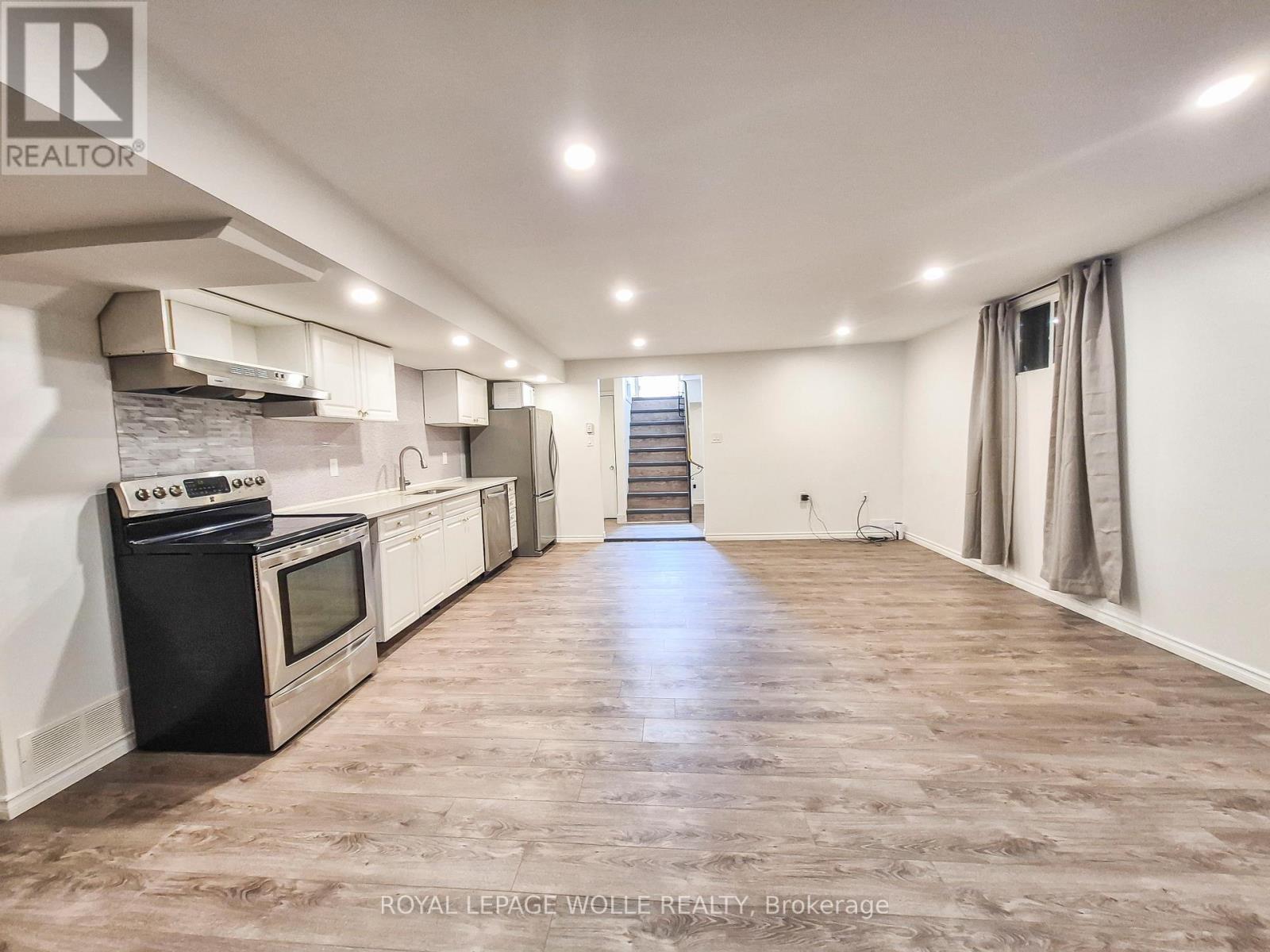 












11 DUNCAIRN AVENUE

,
Kitchener,




Ontario
N2M4S5

