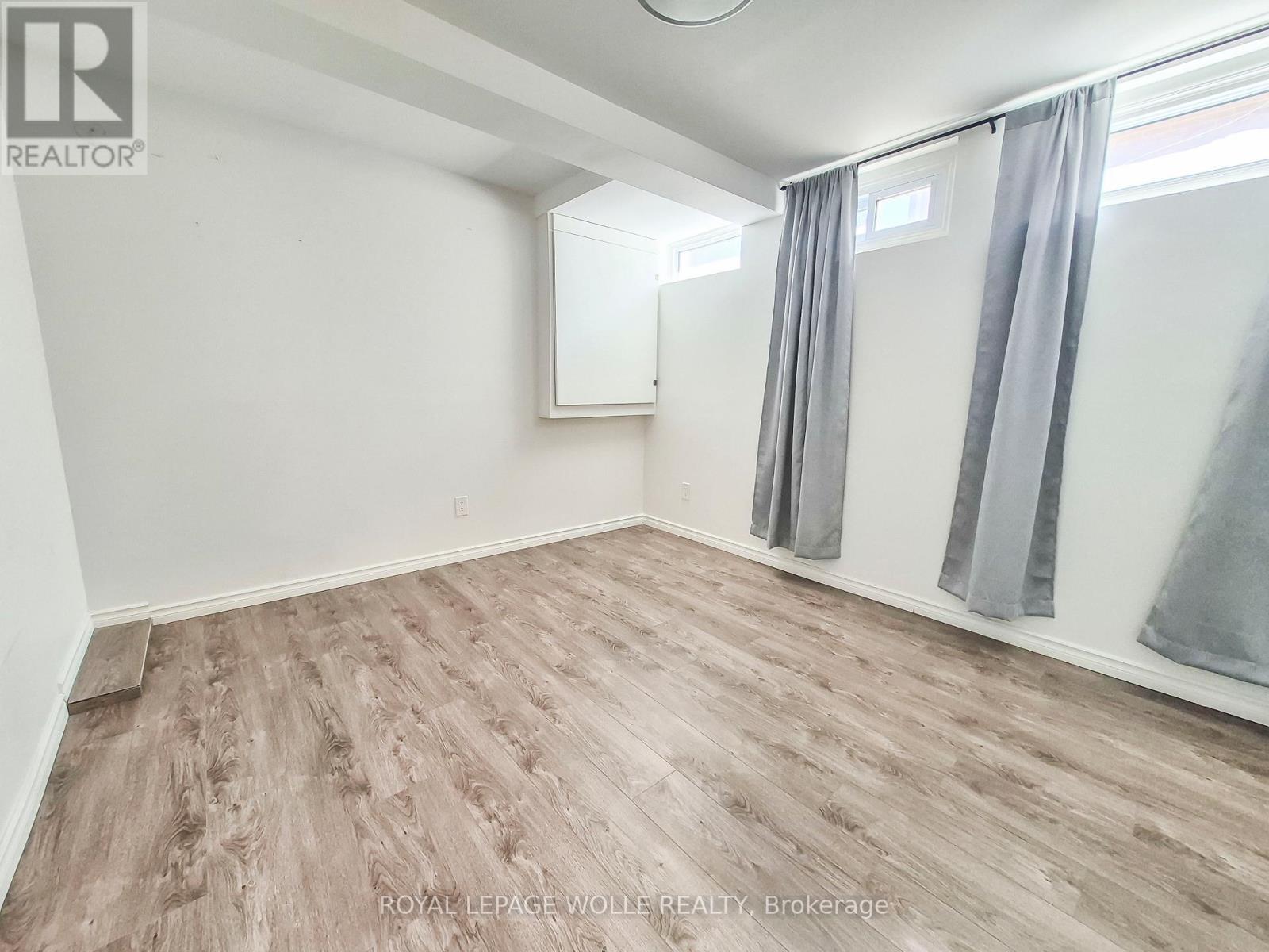 












11 DUNCAIRN AVENUE

,
Kitchener,




Ontario
N2M4S5

