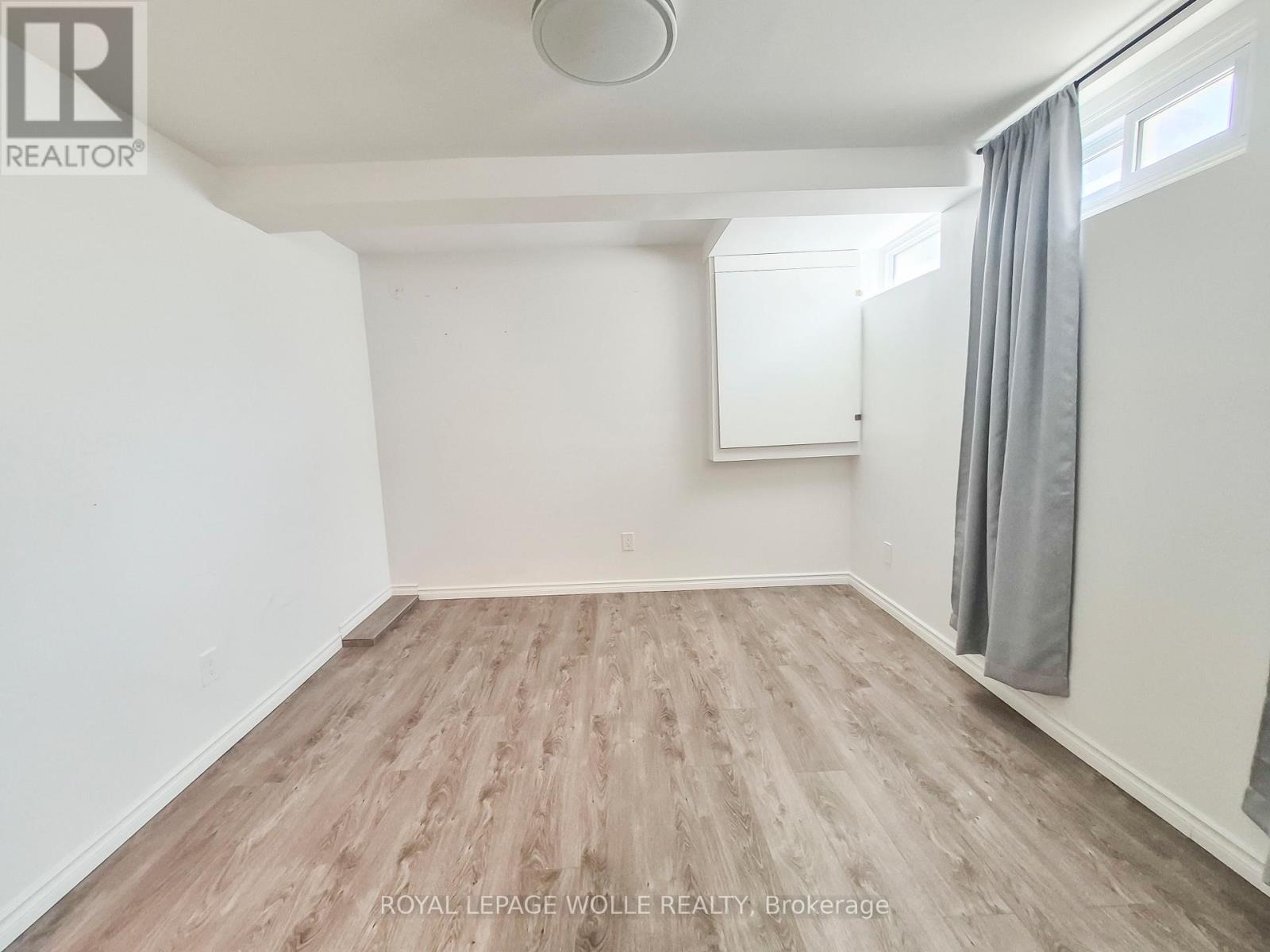 












11 DUNCAIRN AVENUE

,
Kitchener,




Ontario
N2M4S5

