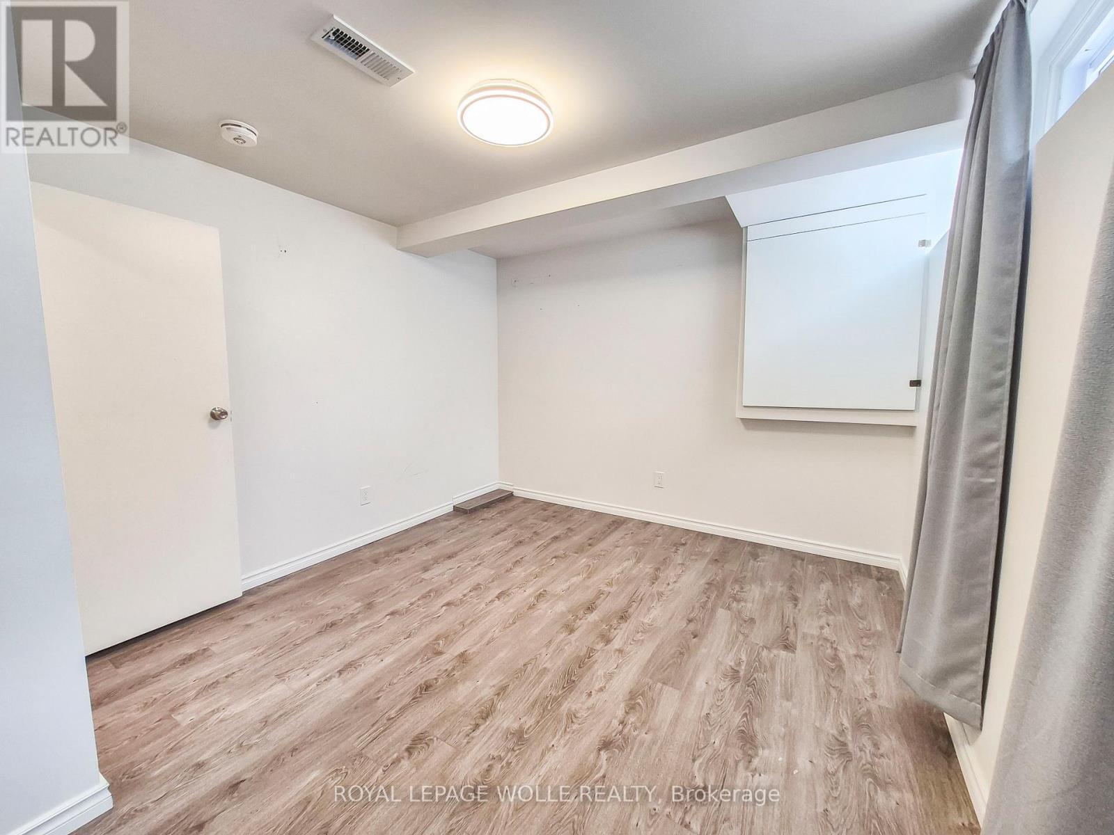 












11 DUNCAIRN AVENUE

,
Kitchener,




Ontario
N2M4S5

