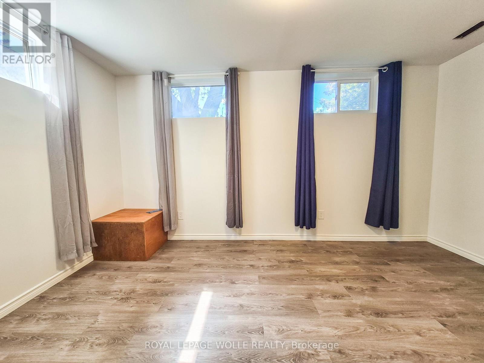 












11 DUNCAIRN AVENUE

,
Kitchener,




Ontario
N2M4S5

