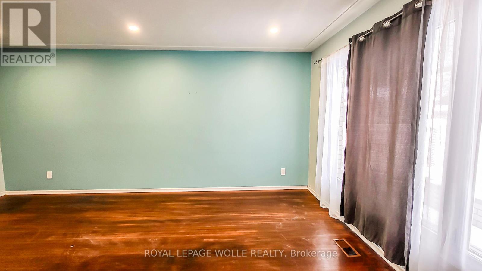 












11 DUNCAIRN AVENUE

,
Kitchener,




Ontario
N2M4S5

