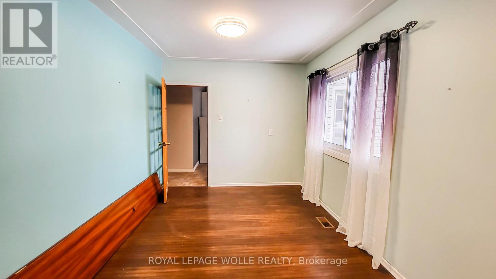 












11 DUNCAIRN AVENUE

,
Kitchener,




Ontario
N2M4S5

