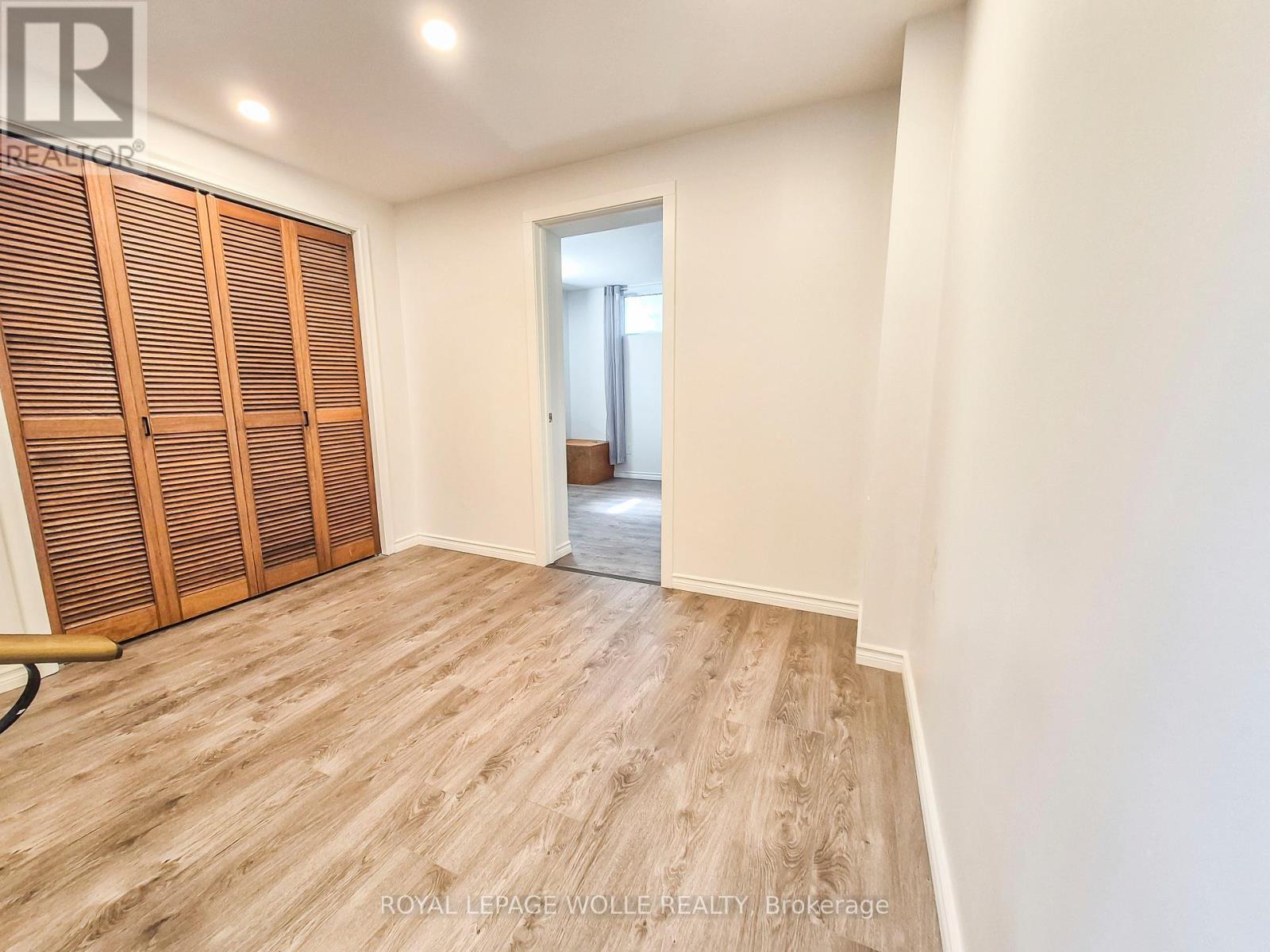 












11 DUNCAIRN AVENUE

,
Kitchener,




Ontario
N2M4S5

