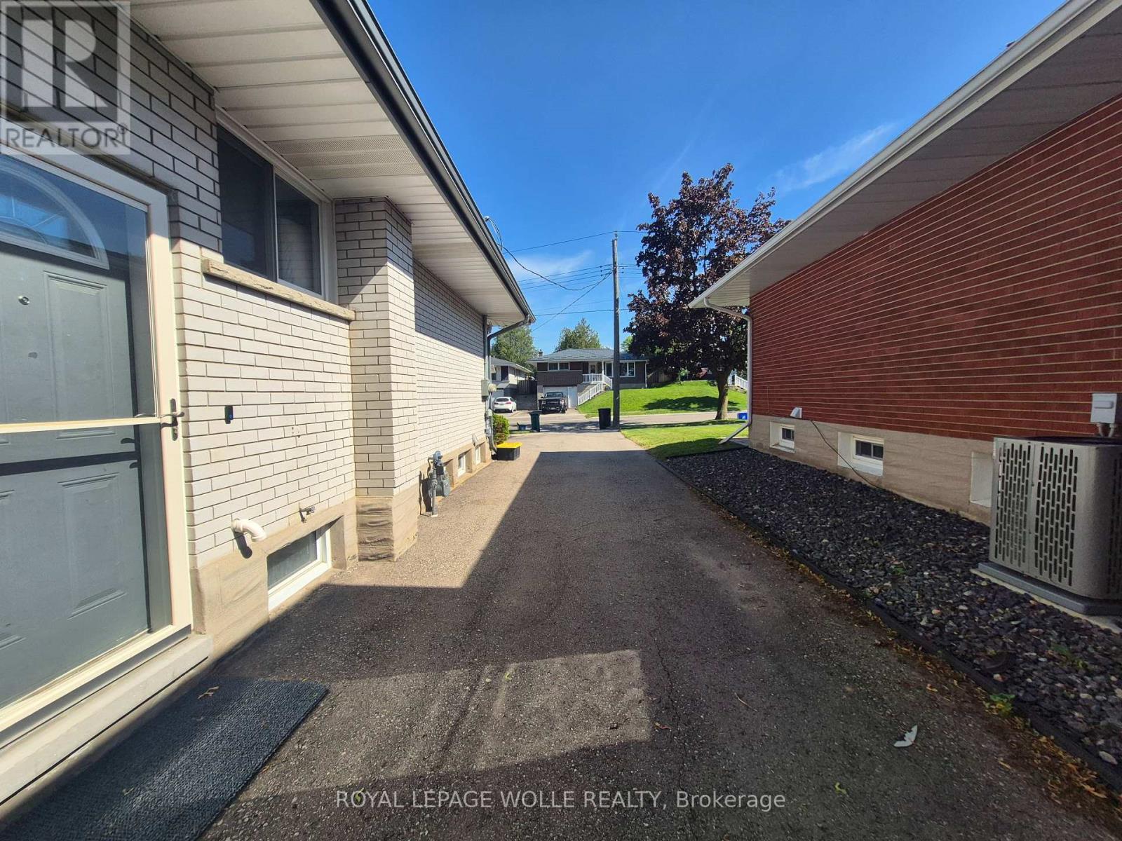 












11 DUNCAIRN AVENUE

,
Kitchener,




Ontario
N2M4S5

