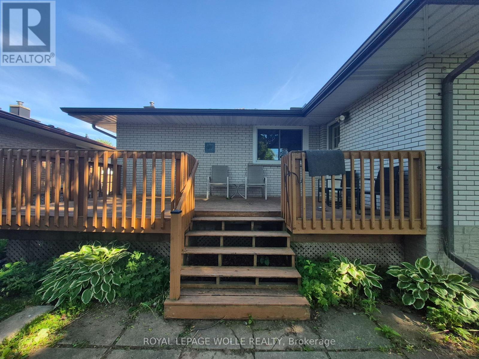 












11 DUNCAIRN AVENUE

,
Kitchener,




Ontario
N2M4S5

