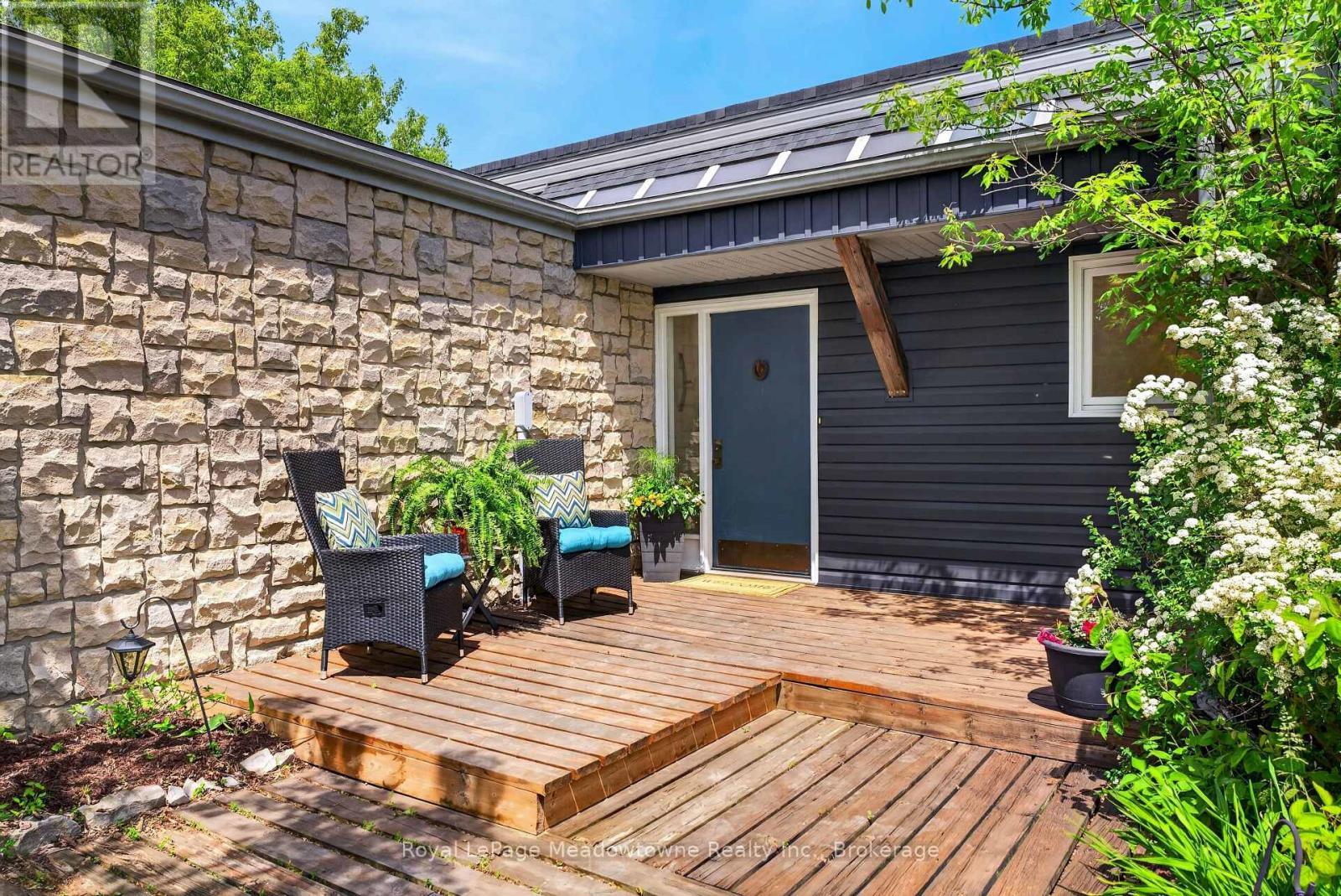 












8122 ERAMOSA GARAFRAXA TOWNLINE

,
Centre Wellington,




Ontario
N1M2W5

