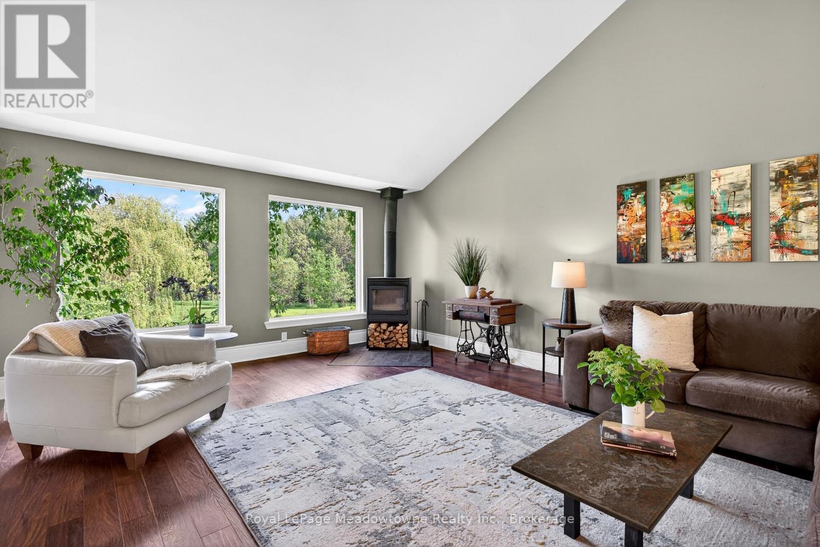 












8122 ERAMOSA GARAFRAXA TOWNLINE

,
Centre Wellington,




Ontario
N1M2W5

