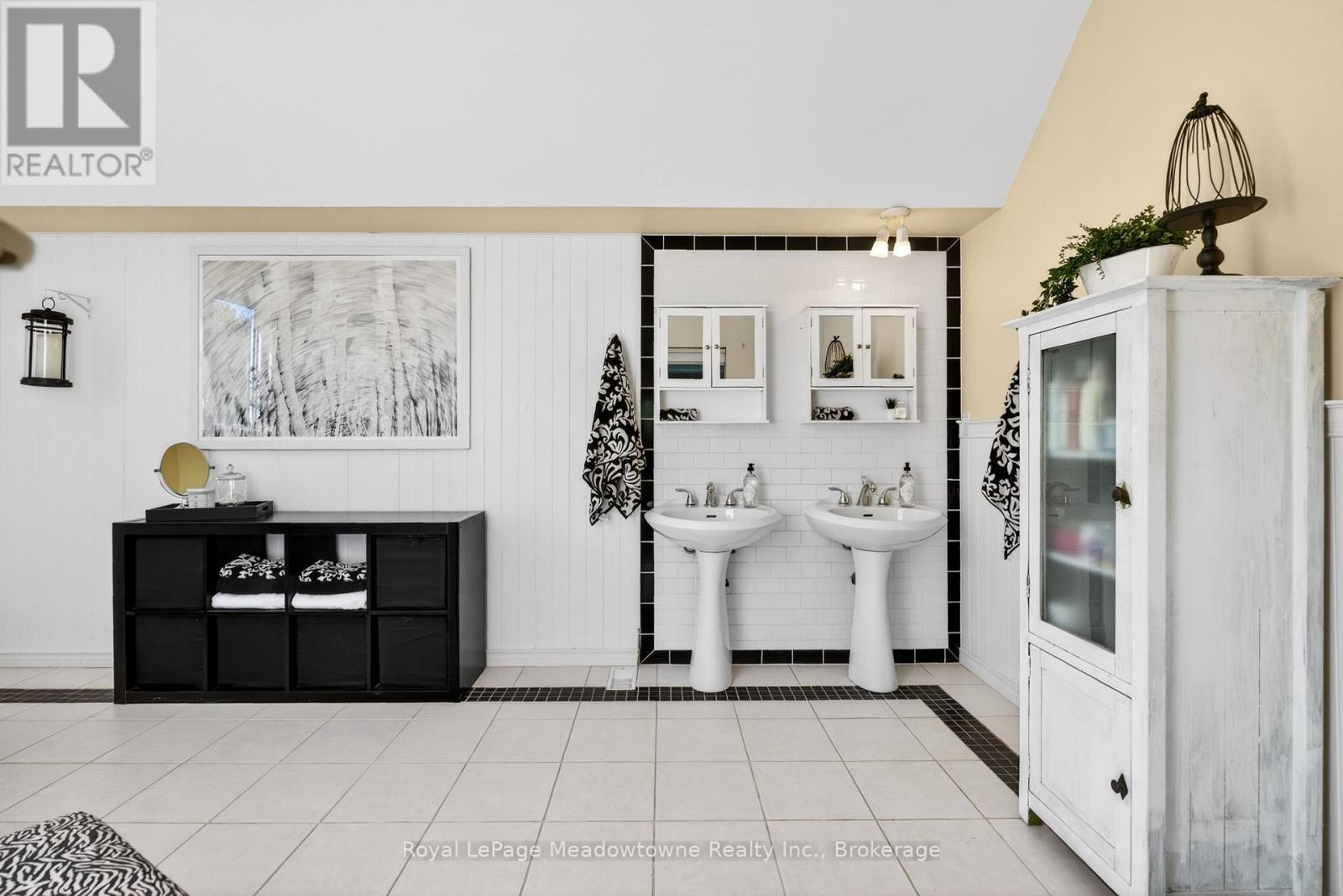 












8122 ERAMOSA GARAFRAXA TOWNLINE

,
Centre Wellington,




Ontario
N1M2W5

