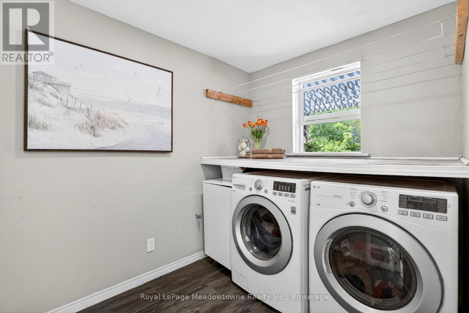 












8122 ERAMOSA GARAFRAXA TOWNLINE

,
Centre Wellington,




Ontario
N1M2W5


