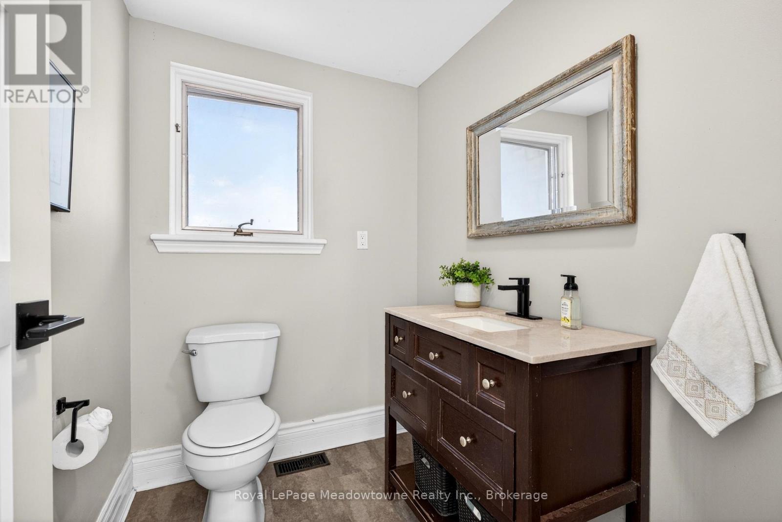 












8122 ERAMOSA GARAFRAXA TOWNLINE

,
Centre Wellington,




Ontario
N1M2W5

