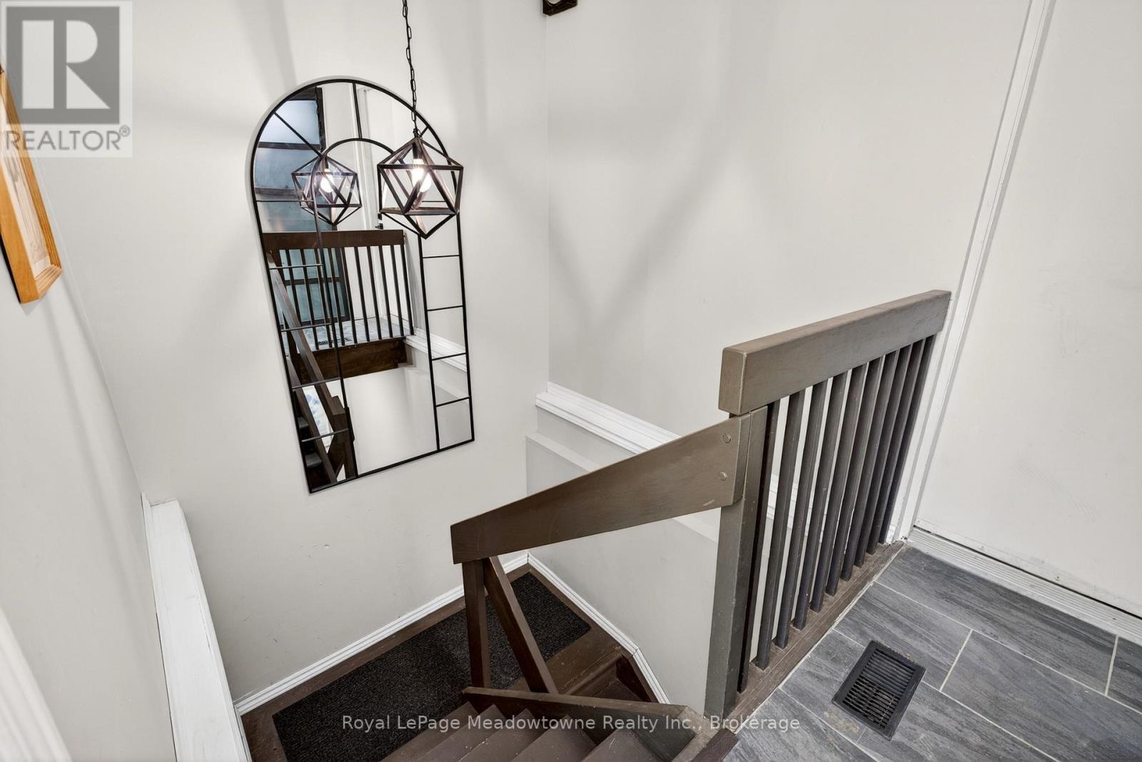 












8122 ERAMOSA GARAFRAXA TOWNLINE

,
Centre Wellington,




Ontario
N1M2W5

