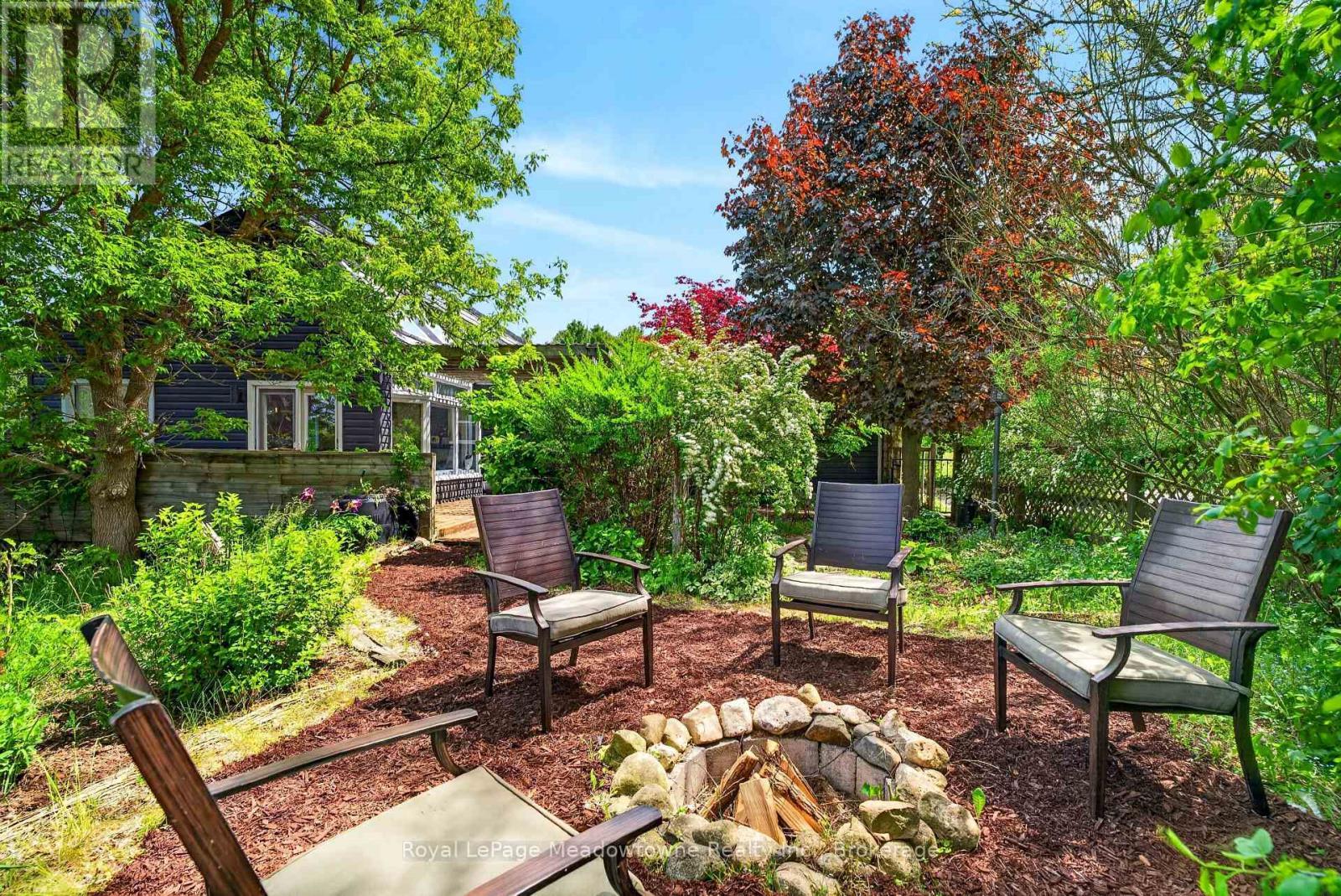 












8122 ERAMOSA GARAFRAXA TOWNLINE

,
Centre Wellington,




Ontario
N1M2W5

