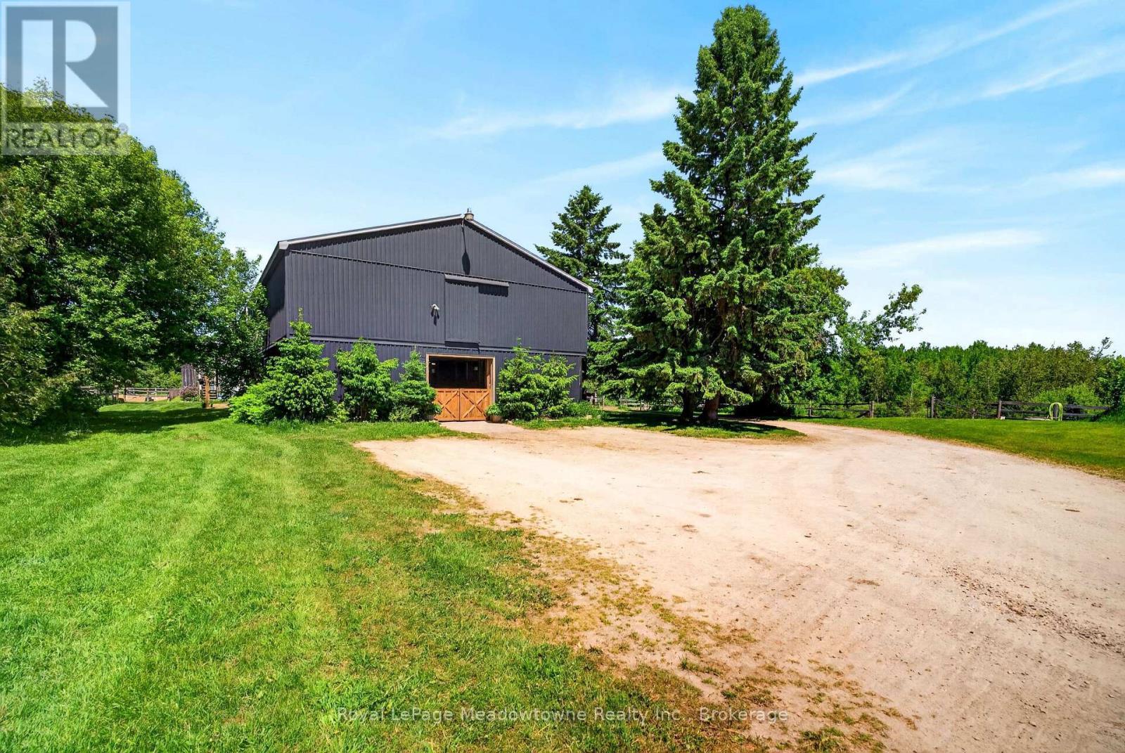












8122 ERAMOSA GARAFRAXA TOWNLINE

,
Centre Wellington,




Ontario
N1M2W5

