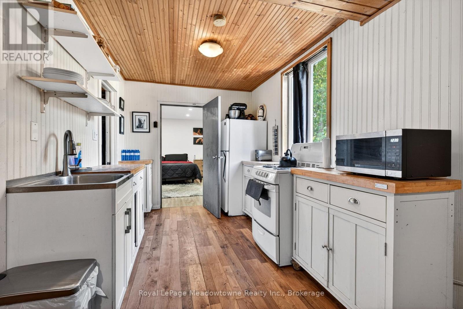 












8122 ERAMOSA GARAFRAXA TOWNLINE

,
Centre Wellington,




Ontario
N1M2W5

