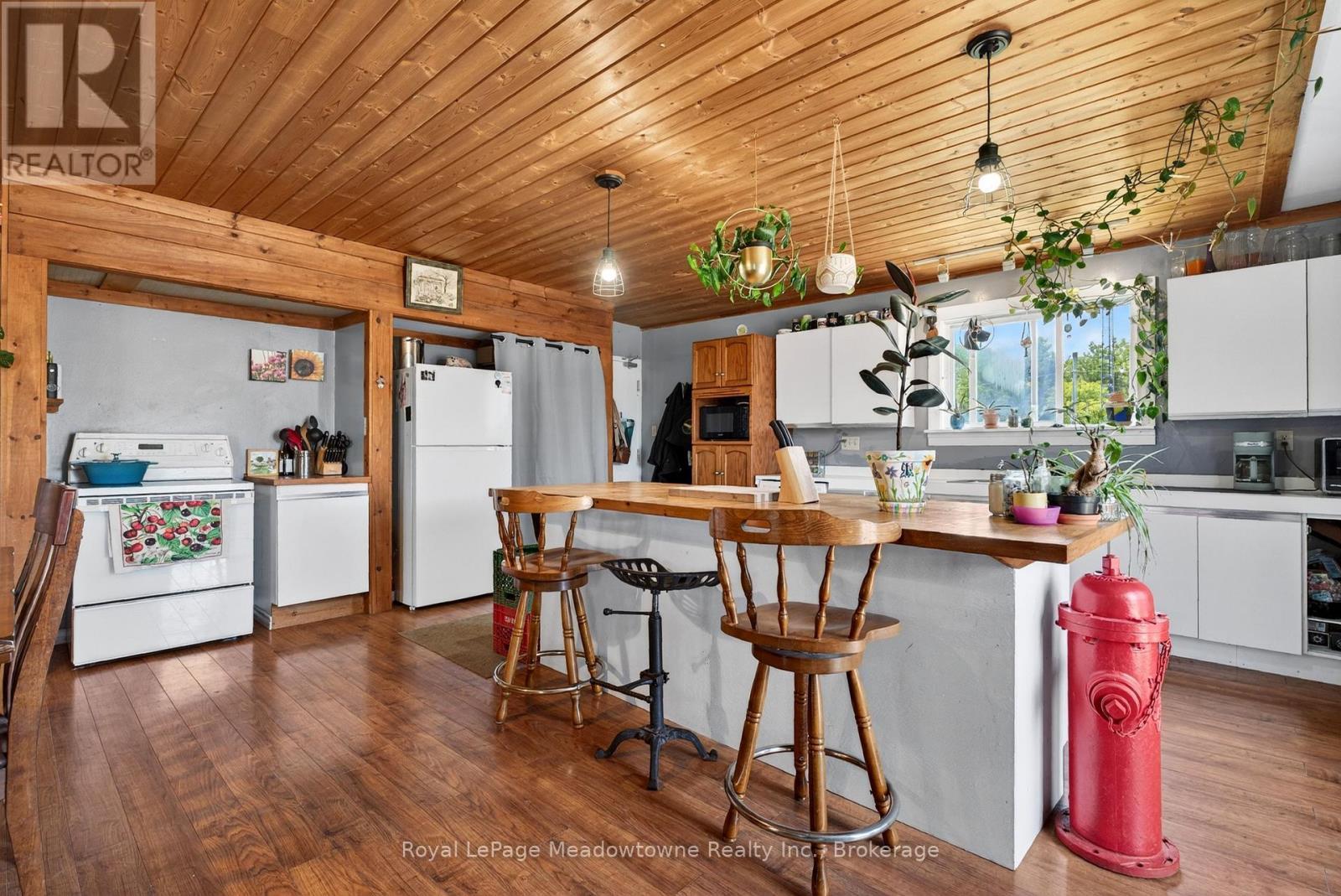 












8122 ERAMOSA GARAFRAXA TOWNLINE

,
Centre Wellington,




Ontario
N1M2W5

