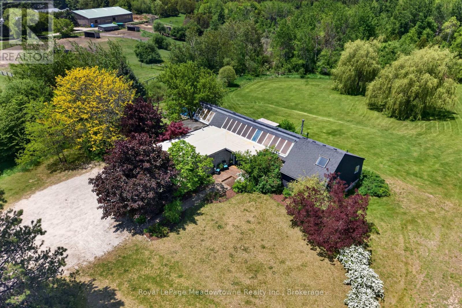 












8122 ERAMOSA GARAFRAXA TOWNLINE

,
Centre Wellington,




Ontario
N1M2W5

